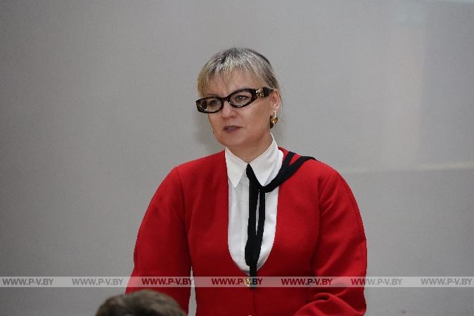 Главный редактор «Пінскага весніка» встретилась с воспитанниками лагеря «Лидер» в средней школе № 15