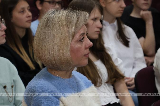Главный редактор «Пінскага весніка» встретилась с воспитанниками лагеря «Лидер» в средней школе № 15