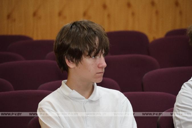 Главный редактор «Пінскага весніка» встретилась с воспитанниками лагеря «Лидер» в средней школе № 15