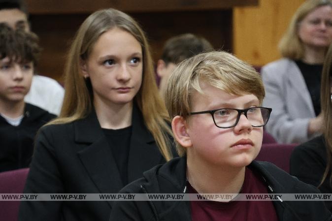 Главный редактор «Пінскага весніка» встретилась с воспитанниками лагеря «Лидер» в средней школе № 15