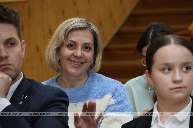 Главный редактор «Пінскага весніка» встретилась с воспитанниками лагеря «Лидер» в средней школе № 15