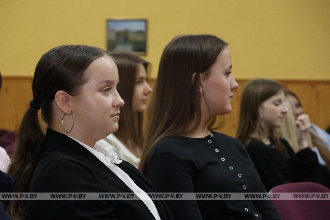 Главный редактор «Пінскага весніка» встретилась с воспитанниками лагеря «Лидер» в средней школе № 15