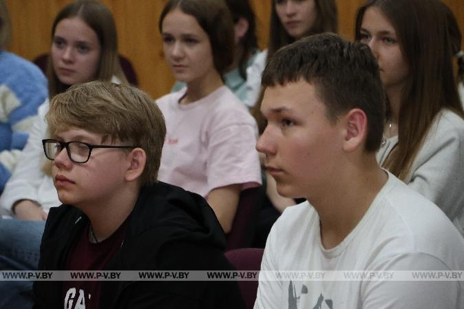 Главный редактор «Пінскага весніка» встретилась с воспитанниками лагеря «Лидер» в средней школе № 15