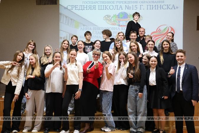 Главный редактор «Пінскага весніка» встретилась с воспитанниками лагеря «Лидер» в средней школе № 15