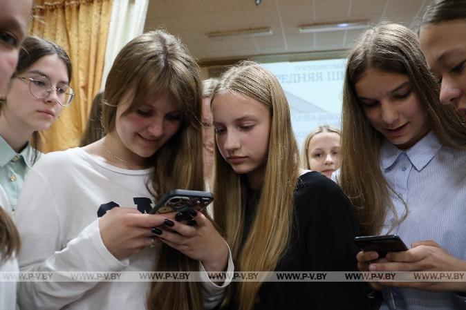 Главный редактор «Пінскага весніка» встретилась с воспитанниками лагеря «Лидер» в средней школе № 15
