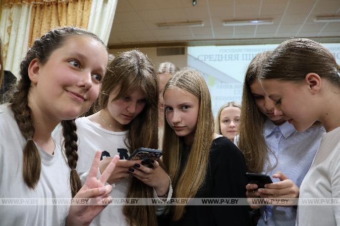 Главный редактор «Пінскага весніка» встретилась с воспитанниками лагеря «Лидер» в средней школе № 15