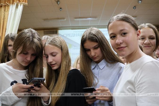 Главный редактор «Пінскага весніка» встретилась с воспитанниками лагеря «Лидер» в средней школе № 15