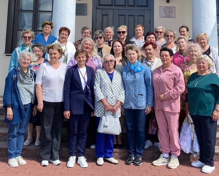 В экскурсию по родному краю отправились ветераны образования Пинщины