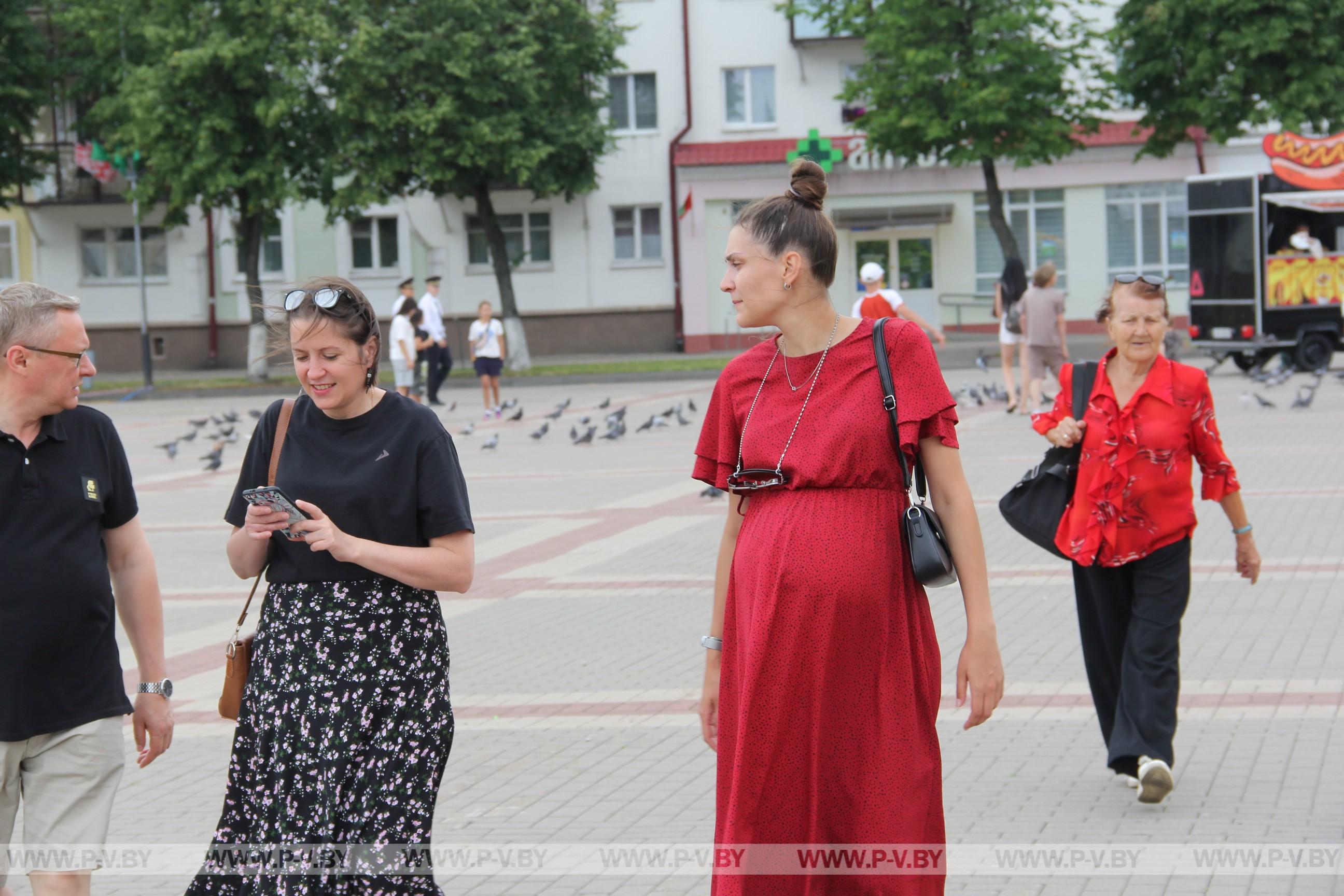 Площадь Ленина: пинчане и гости города уже пришли на праздник