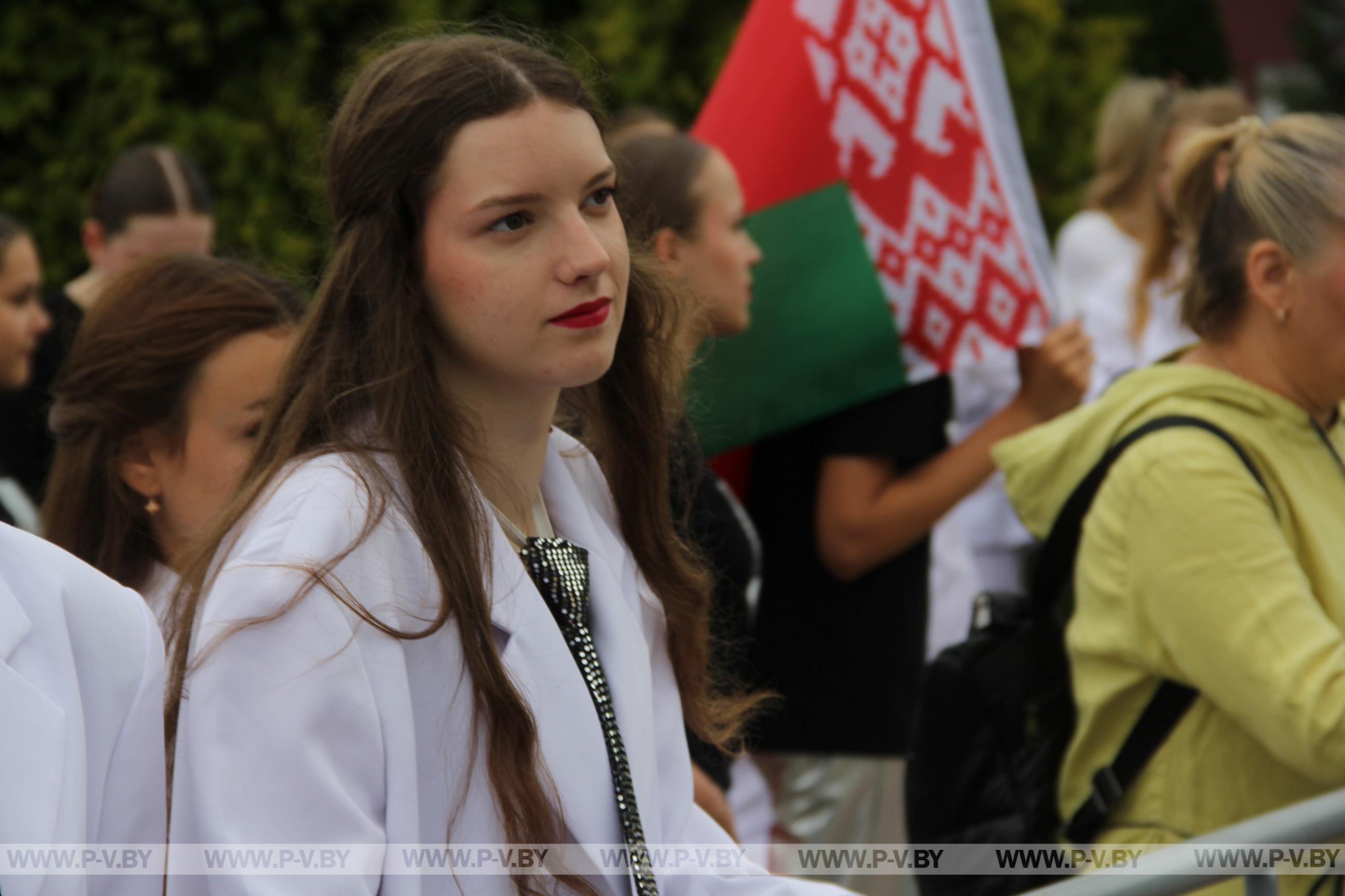 Площадь Ленина: пинчане и гости города уже пришли на праздник