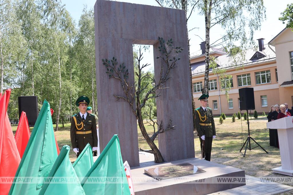 В деревне Жабчицы открыли памятник мирным жертвам фашизма