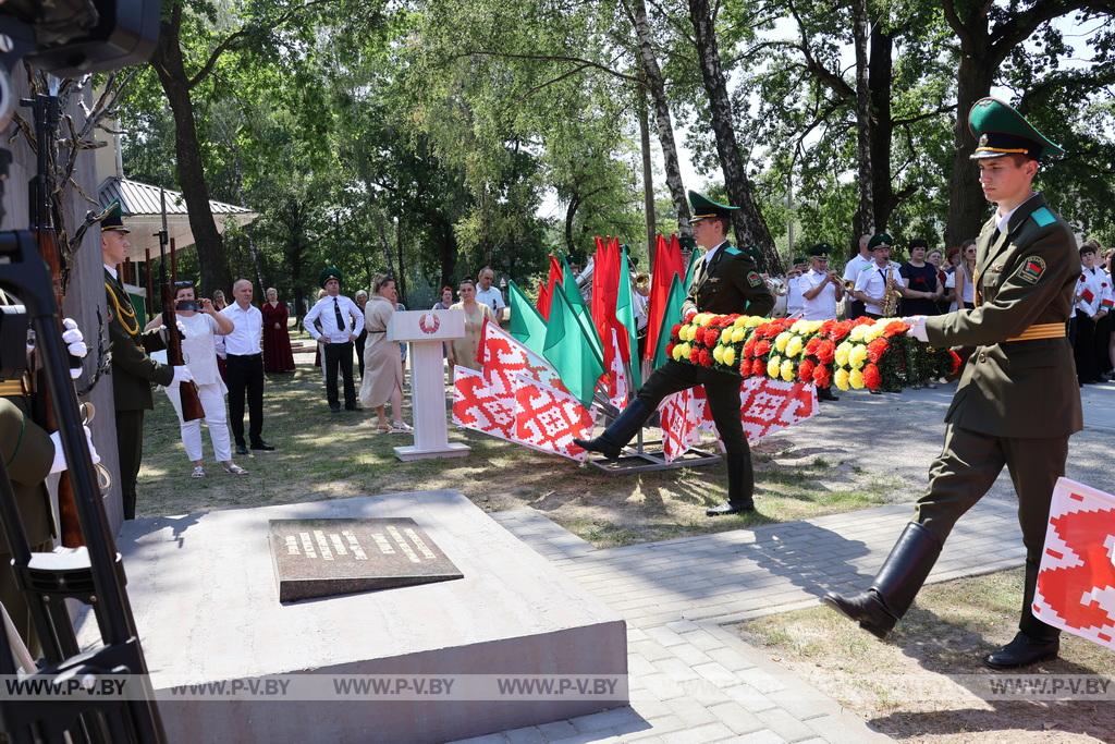 В деревне Жабчицы открыли памятник мирным жертвам фашизма