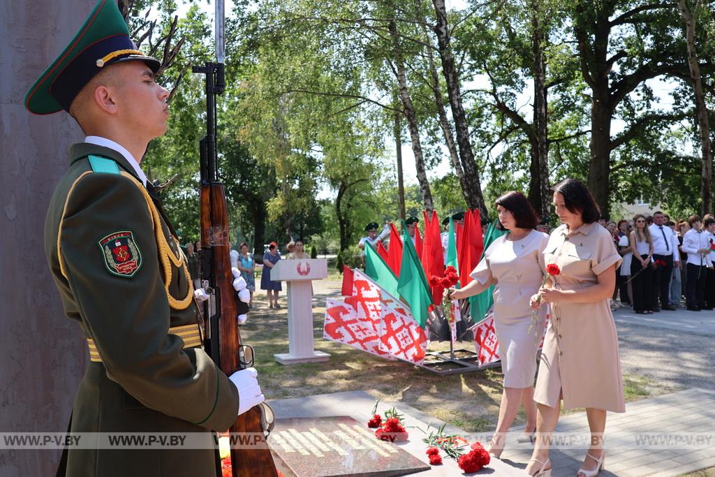 В деревне Жабчицы открыли памятник мирным жертвам фашизма