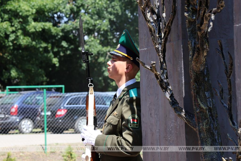 В деревне Жабчицы открыли памятник мирным жертвам фашизма