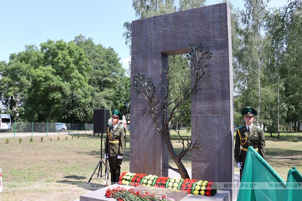 В деревне Жабчицы открыли памятник мирным жертвам фашизма