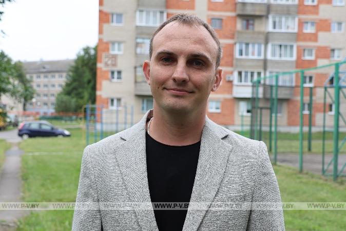 Активисты «Белой Руси» обновили двор в Пинске