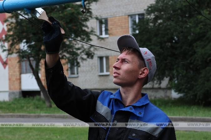 Активисты «Белой Руси» обновили двор в Пинске