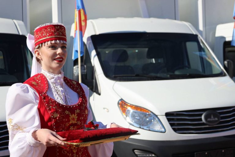 Новые авто для детских садов: подарок маленьким пинчанам