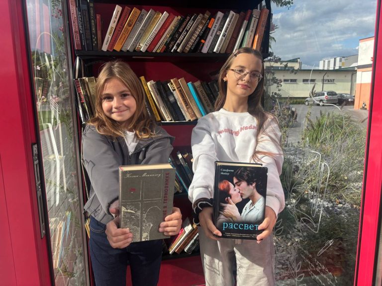 В Пинске открылась необычная будка для буккроссинга «Тутэйшыя кнiгi» В Пинске открылась необычная будка для буккроссинга «Тутэйшыя кнiгi»