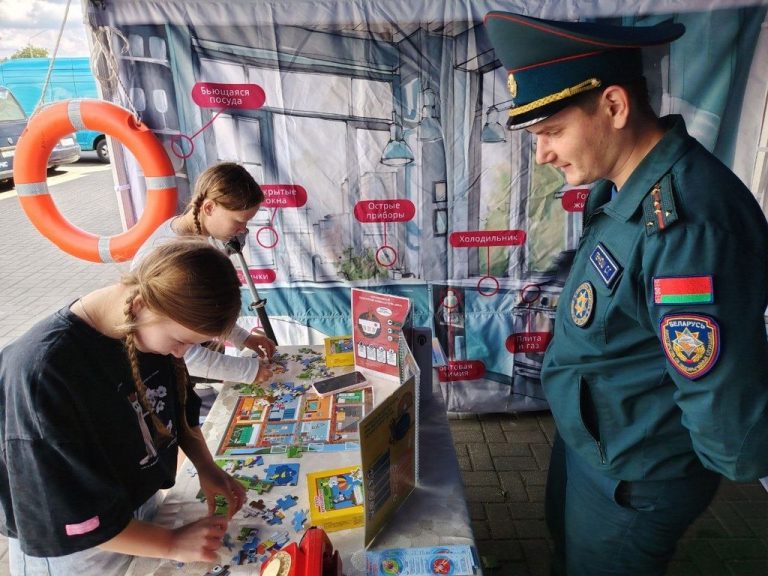 Спасатели устроили квест у магазина «Буратино»