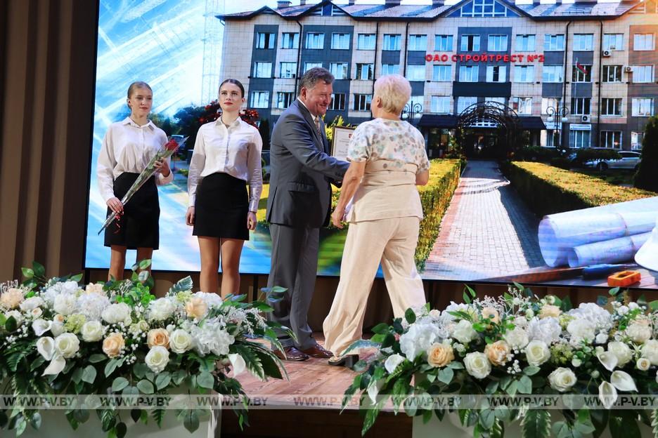 Мгновения праздника в Стройтресте №2: труд, традиции и творчество. Фоторепортаж