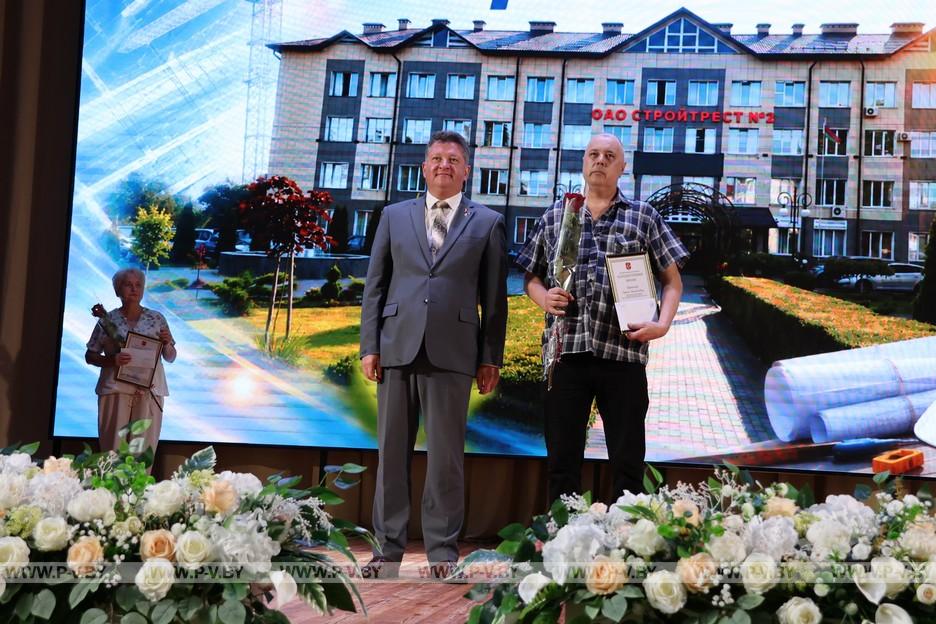 Мгновения праздника в Стройтресте №2: труд, традиции и творчество. Фоторепортаж