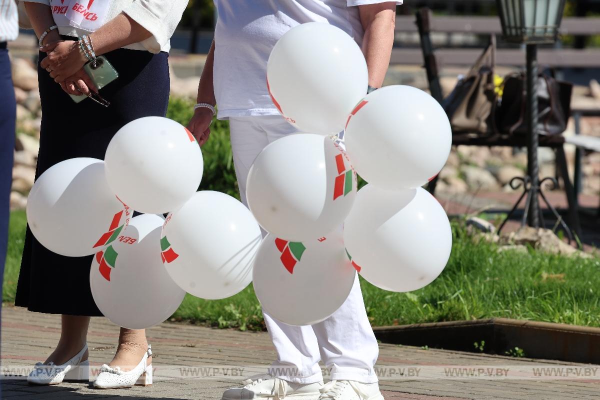 Более 130 первоклассников Пинска получат подарки от «Белой Руси»