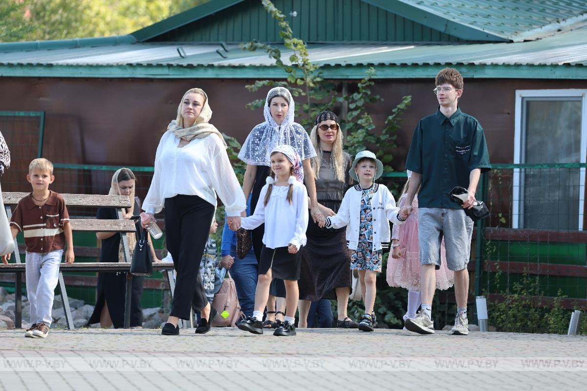 Более 130 первоклассников Пинска получат подарки от «Белой Руси»