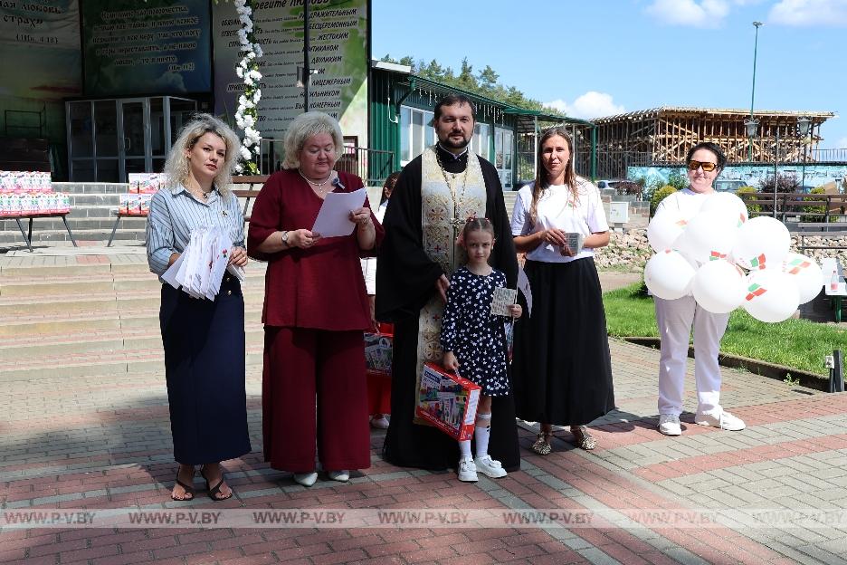 Более 130 первоклассников Пинска получат подарки от «Белой Руси»