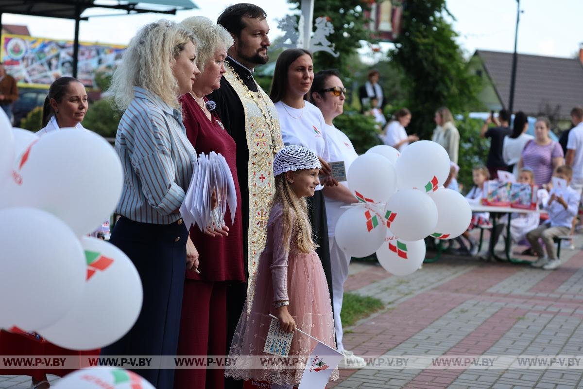 Более 130 первоклассников Пинска получат подарки от «Белой Руси»