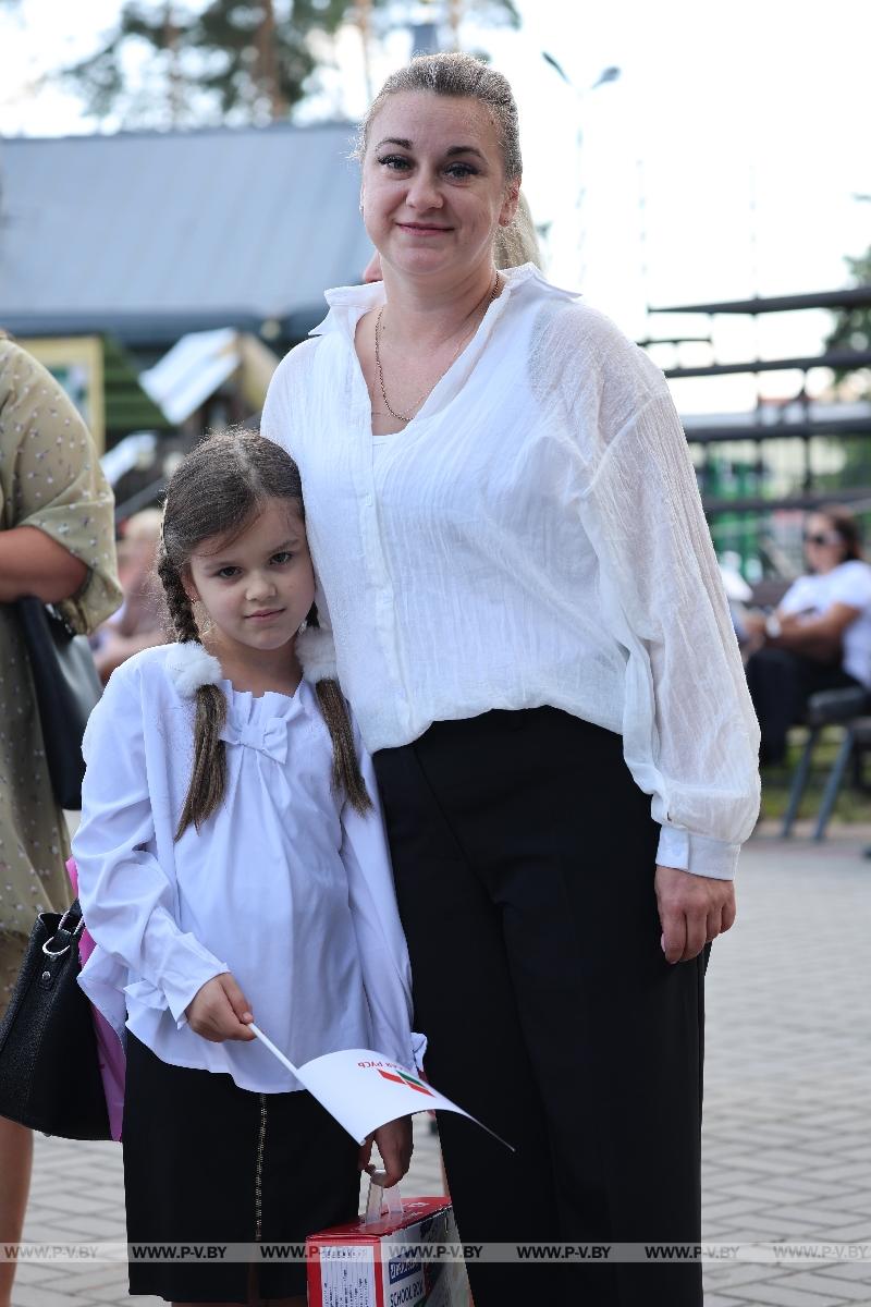 Более 130 первоклассников Пинска получат подарки от «Белой Руси»