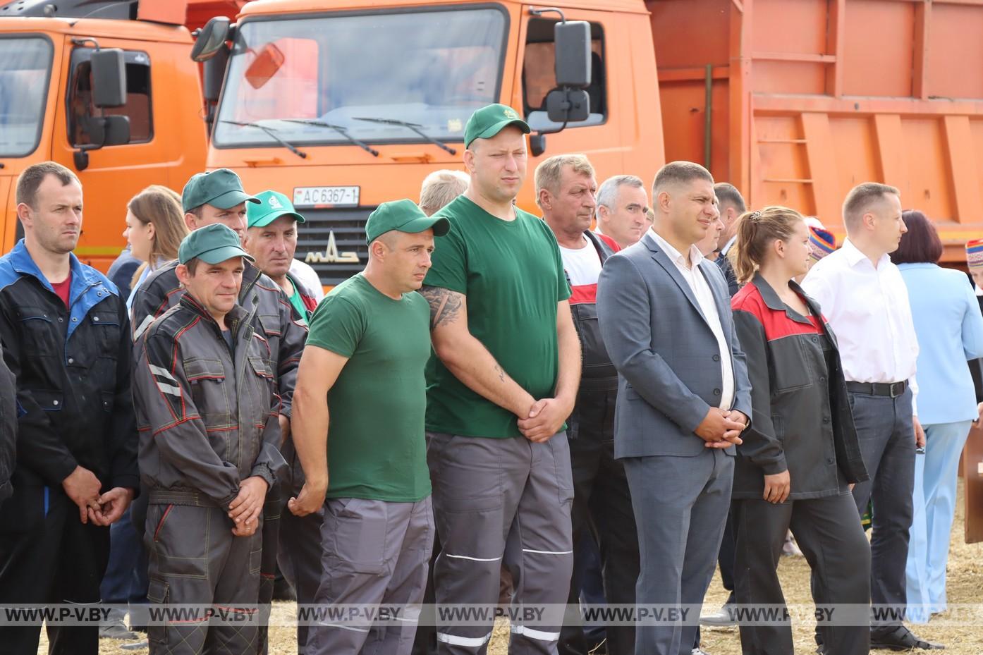 Аграрии Пинского района намолотили 100 тысяч тонн зерна нового урожая