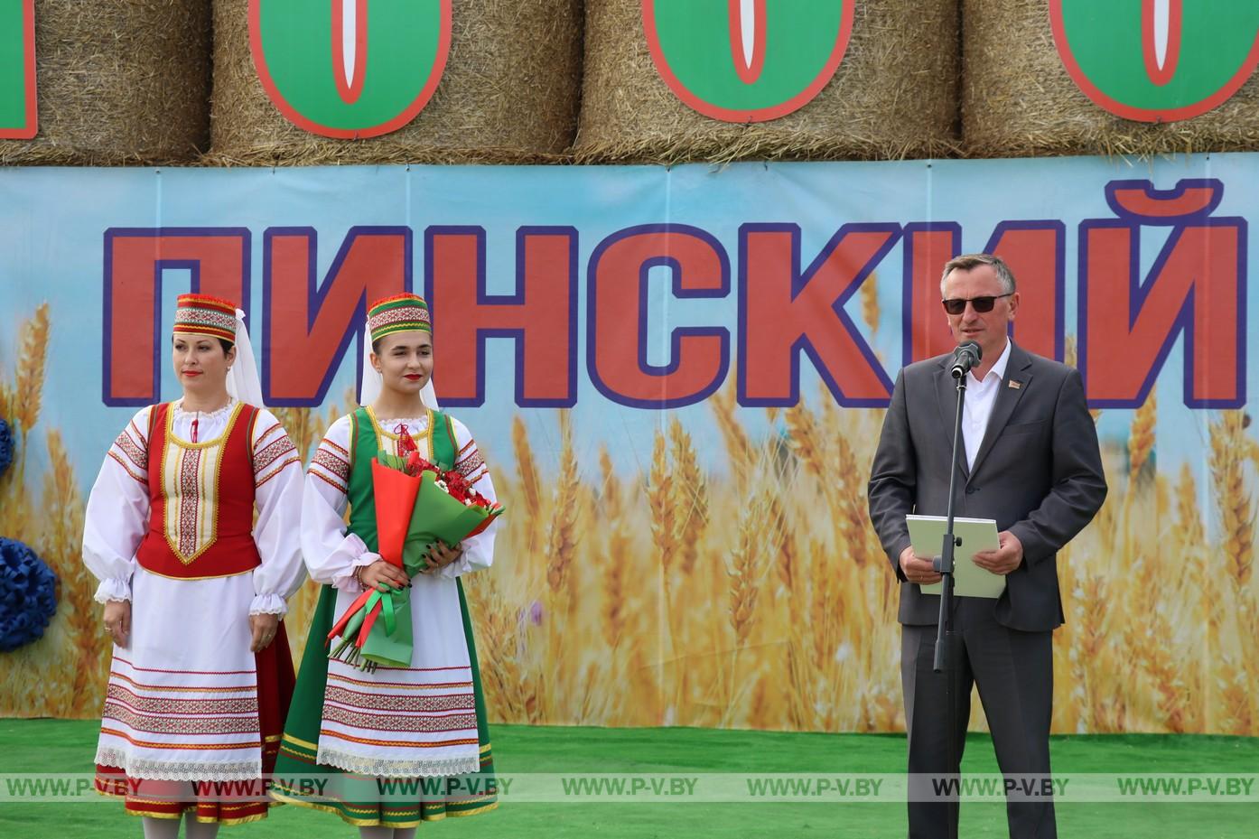 Аграрии Пинского района намолотили 100 тысяч тонн зерна нового урожая