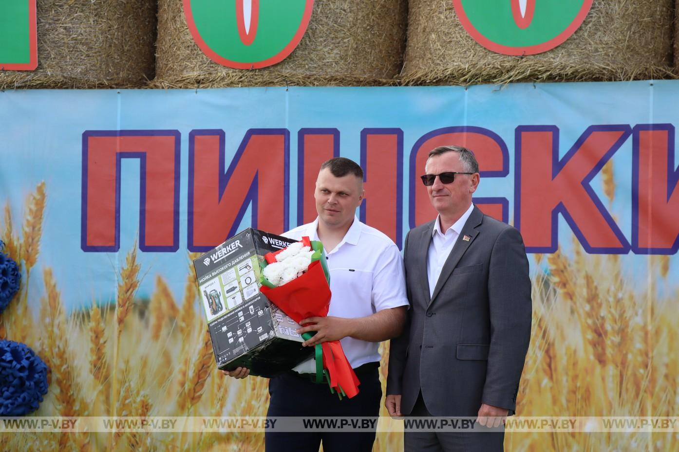 Аграрии Пинского района намолотили 100 тысяч тонн зерна нового урожая