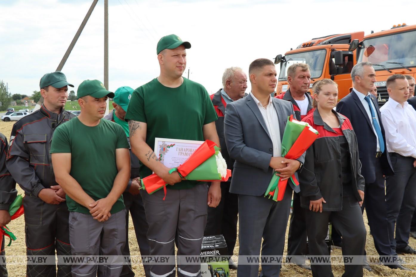 Аграрии Пинского района намолотили 100 тысяч тонн зерна нового урожая