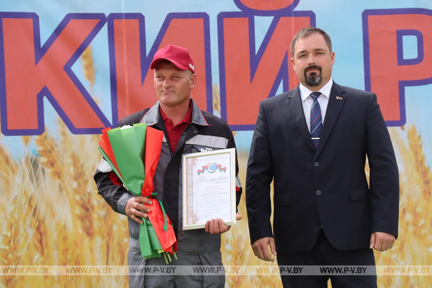 Аграрии Пинского района намолотили 100 тысяч тонн зерна нового урожая