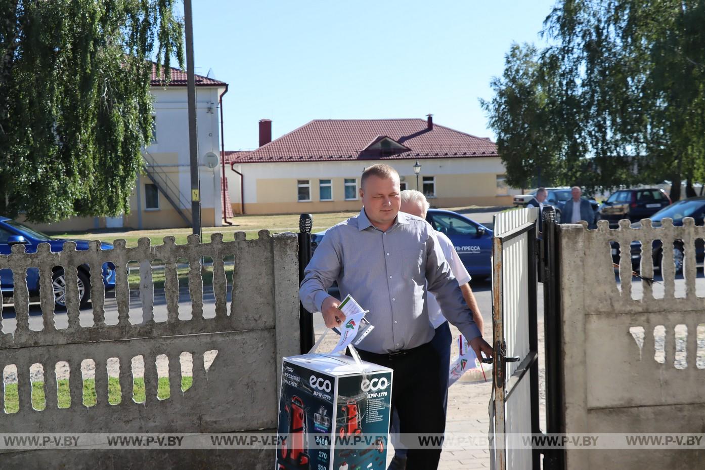 Председатель райисполкома посетил дом семейного типа в Высоком