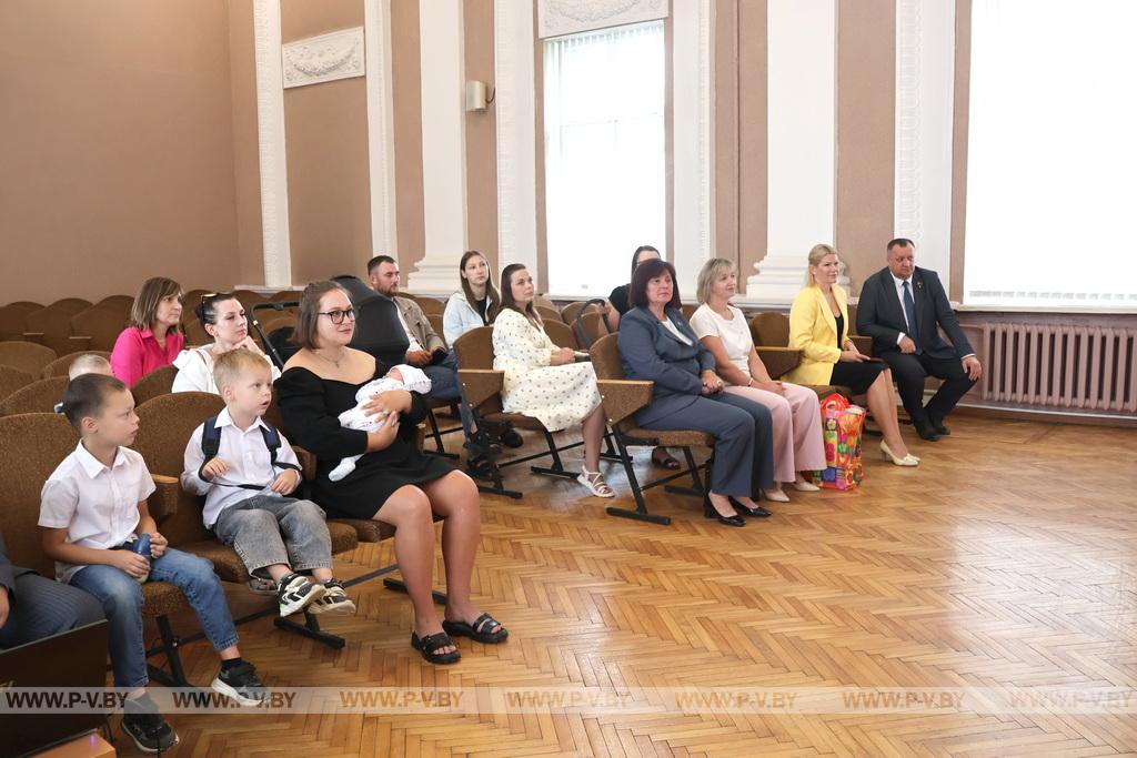 В подарок – «Бацькава кашуля»