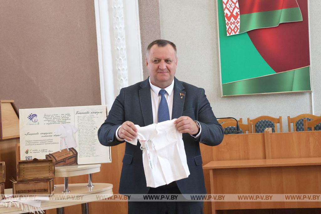 В подарок – «Бацькава кашуля»