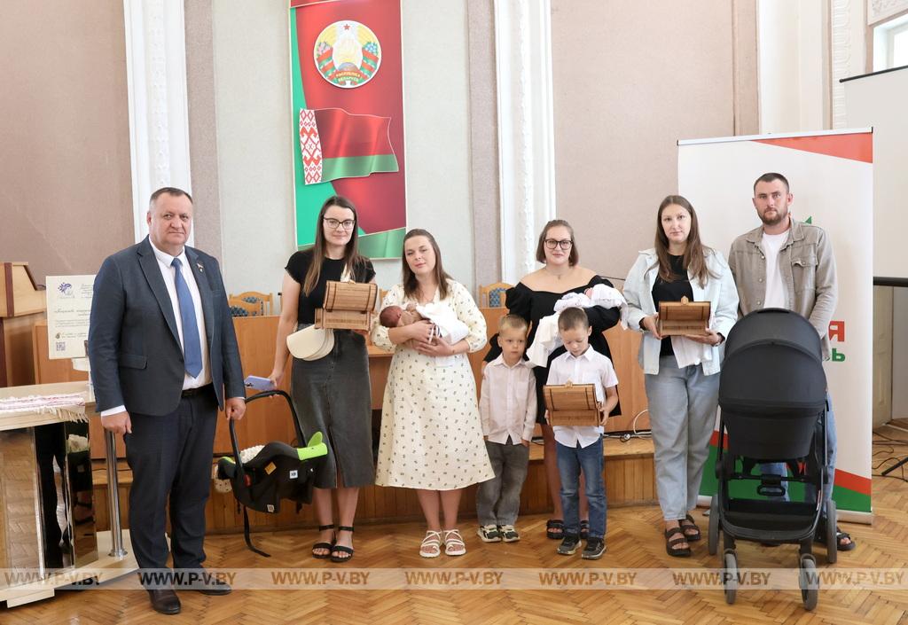 В подарок – «Бацькава кашуля»