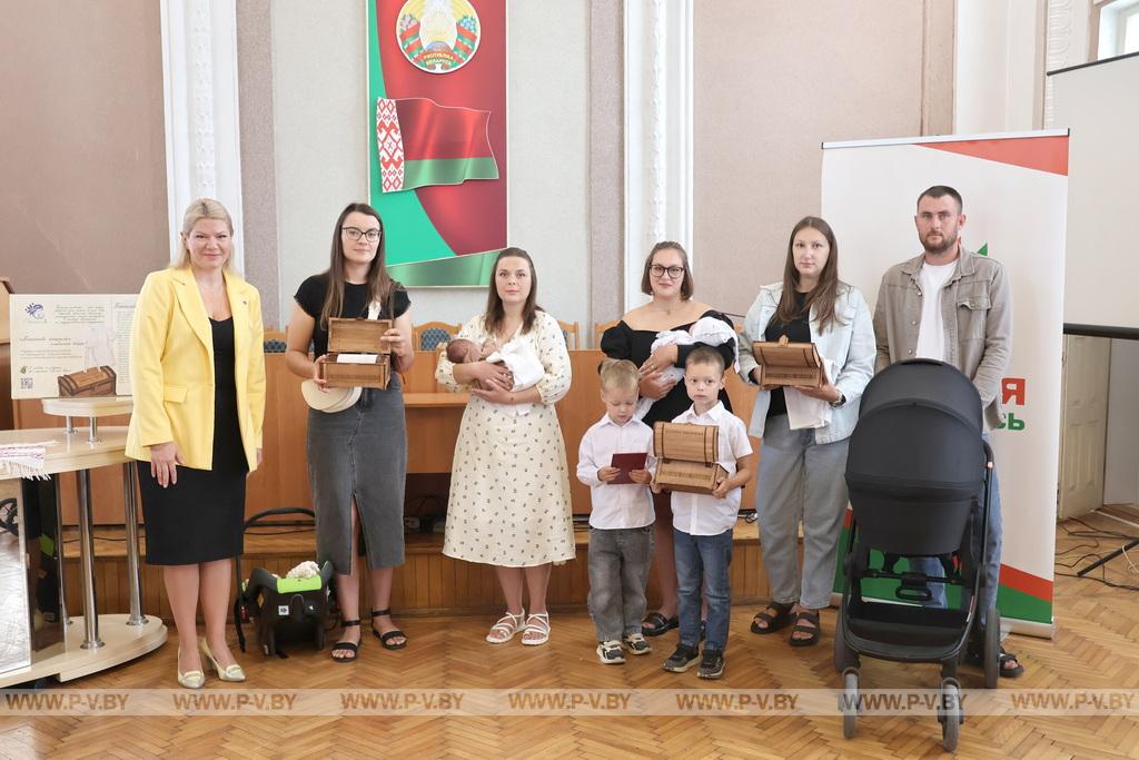 В подарок – «Бацькава кашуля»