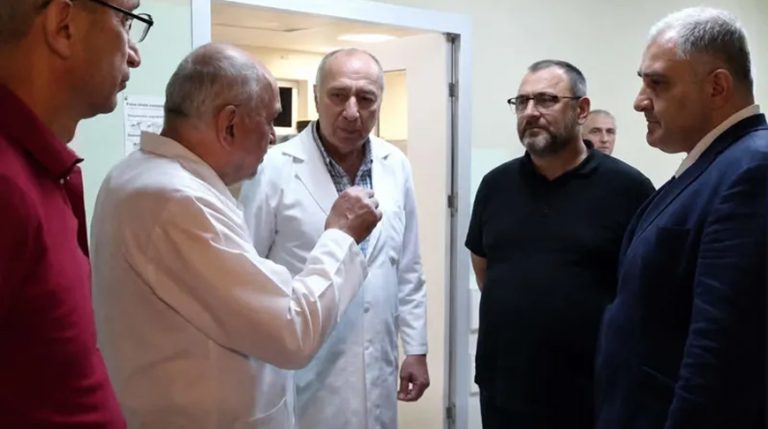 Медики оказывают помощь белорусам после ДТП в Грузии Медики оказывают помощь белорусам после ДТП в Грузии