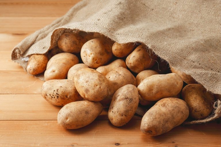 Как сохранить картофель свежим до лета: советы дачнику