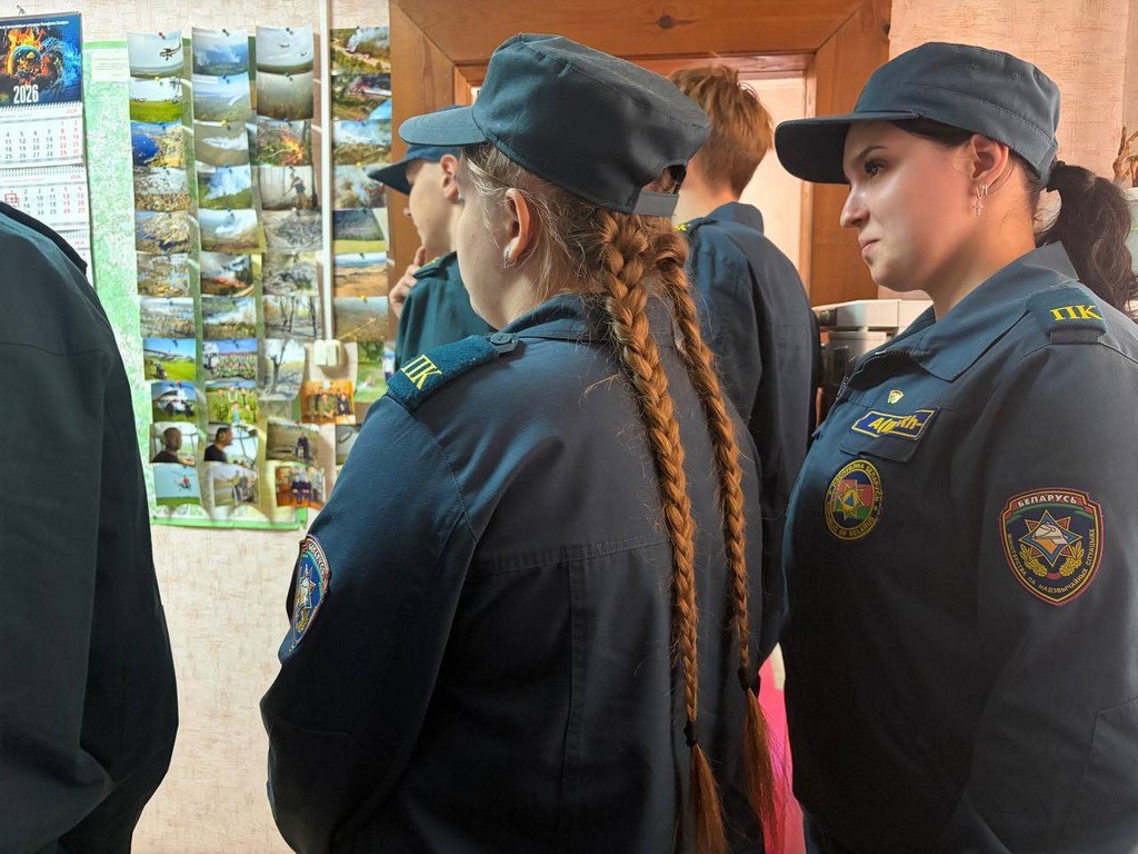 Пинские школьники побывали на аэродроме авиации МЧС