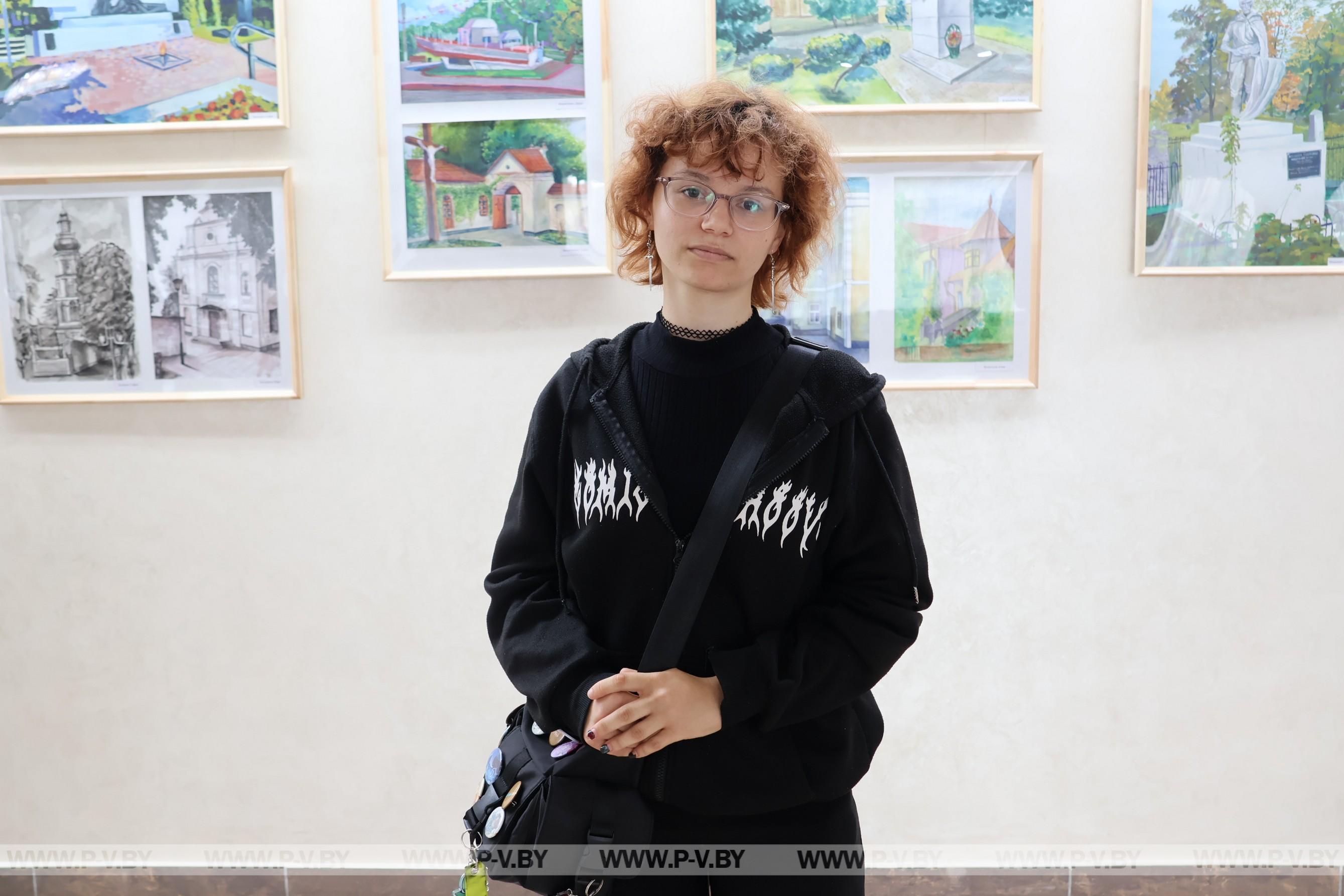 В городском Доме культуры состоялся вернисаж учащихся первого курса Пинского государственного колледжа искусств