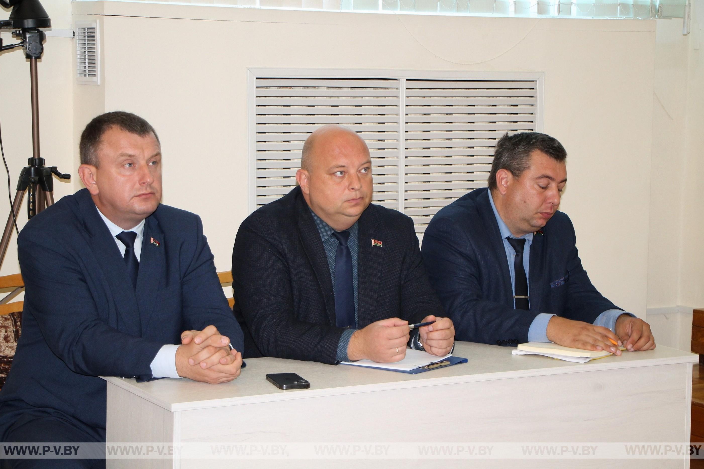 На сессии проанализировали работу по наведению порядка на городских территориях