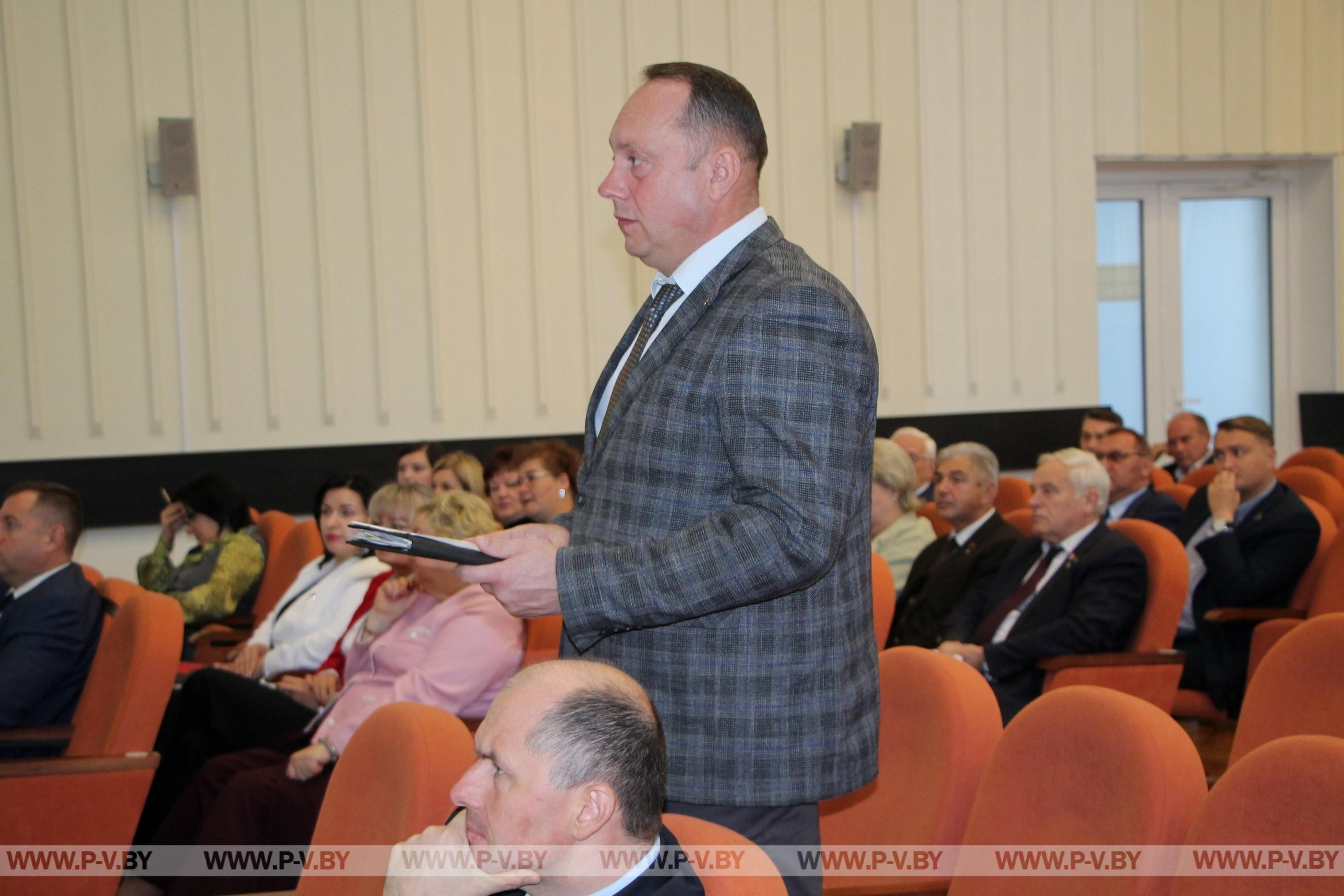 На сессии проанализировали работу по наведению порядка на городских территориях