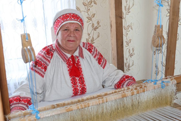 Полвека за ткацким станком: история мастерицы из Пинковичей Полвека за ткацким станком: история мастерицы из Пинковичей