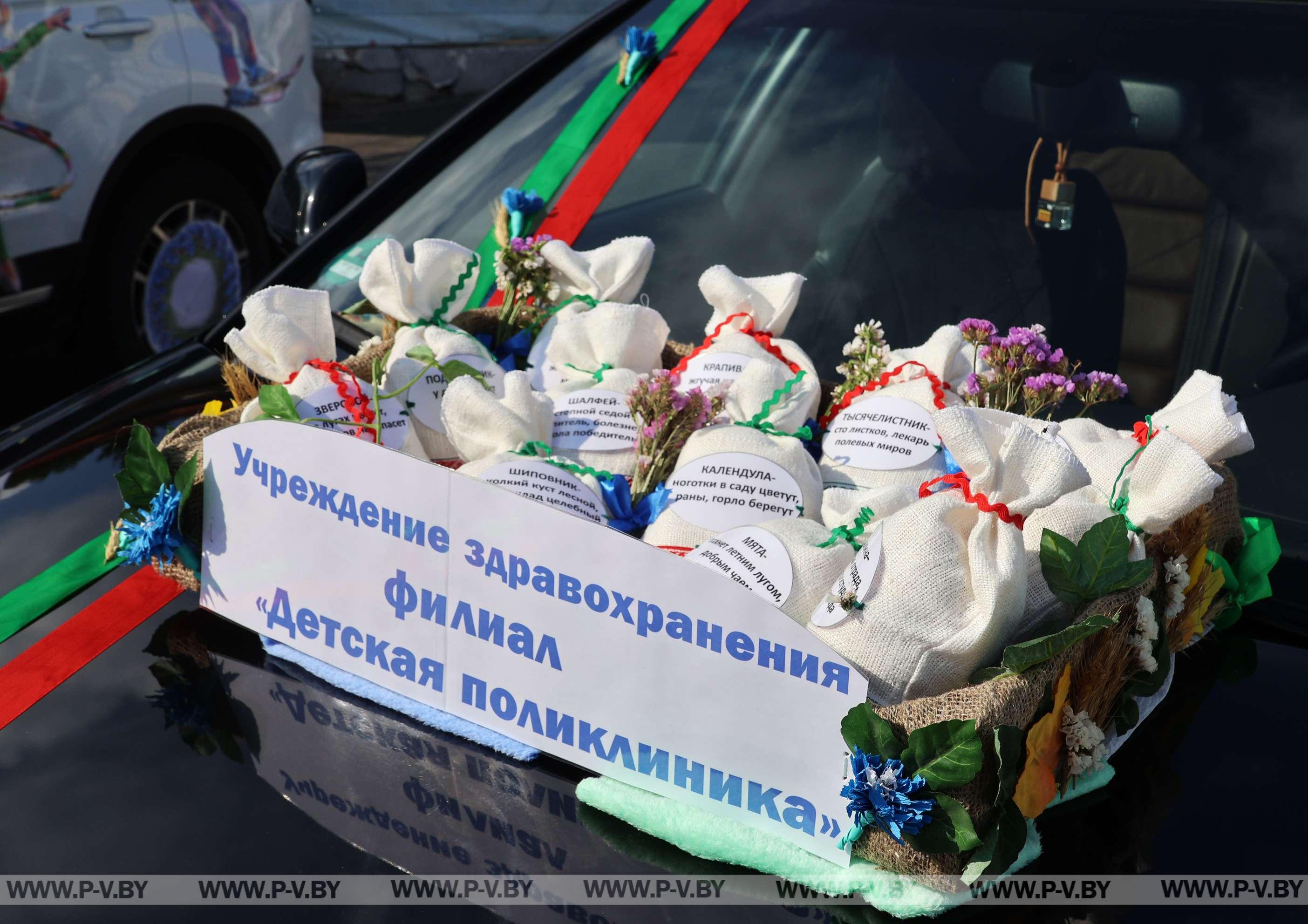 «АвтоЛеди Пинск-2026»: как женщины удивляли город мастерством, образами и любовью к дорогам