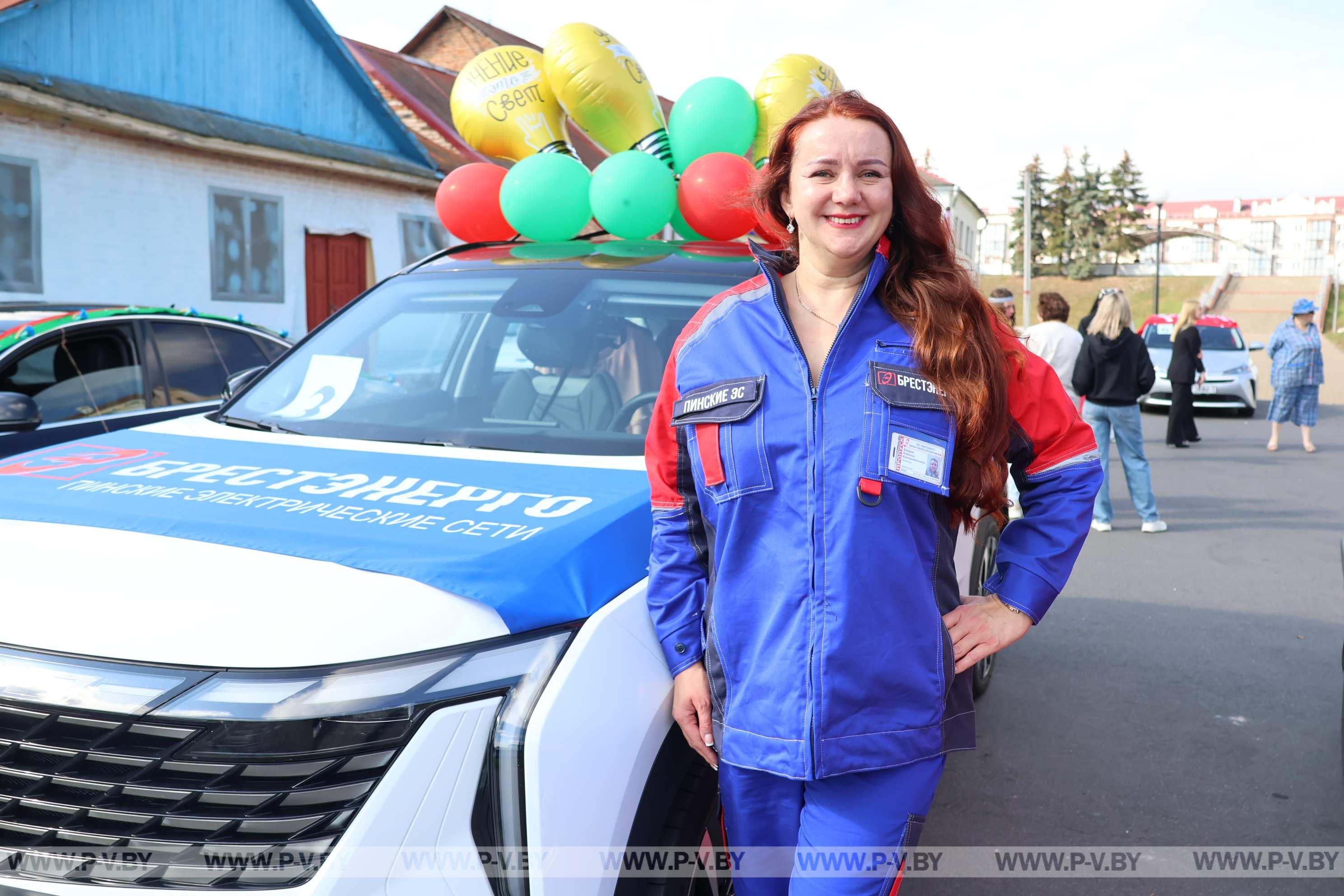 «АвтоЛеди Пинск-2026»: как женщины удивляли город мастерством, образами и любовью к дорогам